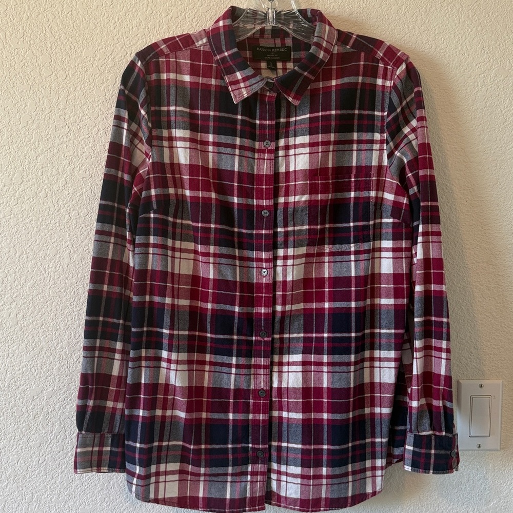 Banana Republic 100% soft cotton plaid button down shirt,size Large,classic fit